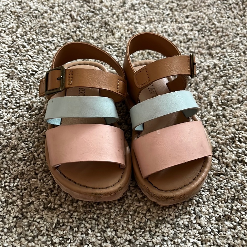 Old Navy girls sandals